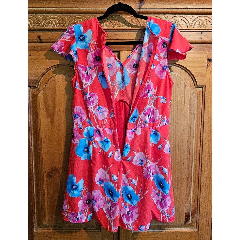 Davi & Dani Red Floral Flutter Sleeve V-Neck Romper Size Large - Picture 3 of 8
